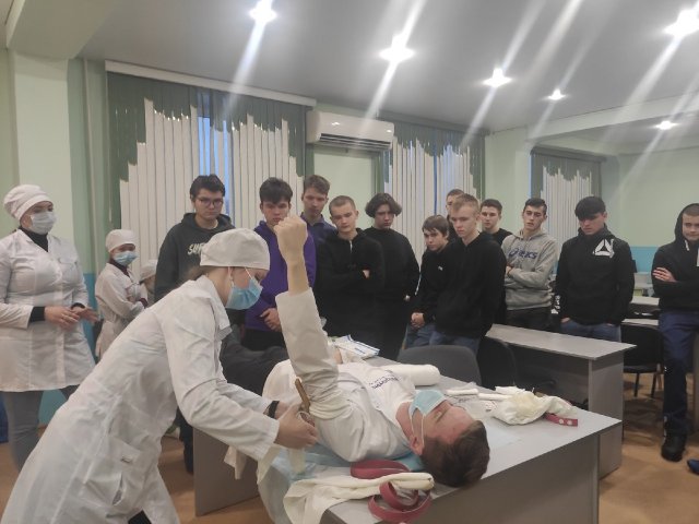Урок по оказанию первой помощи 