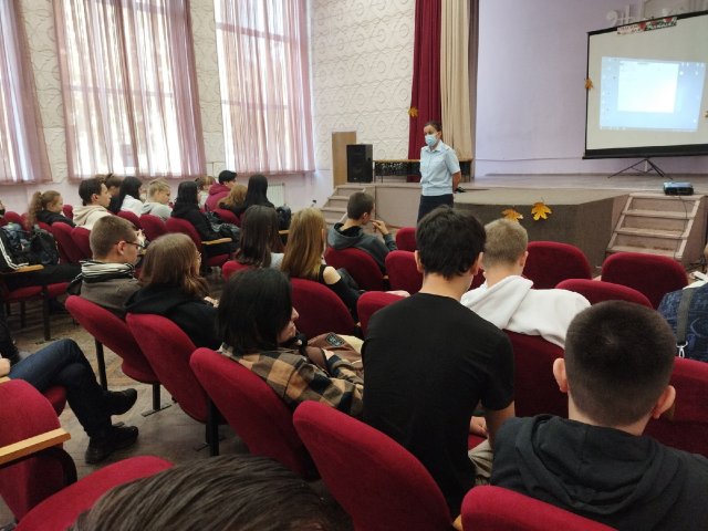 Беседа со старшим инспектором отделения пропаганды ГИБДД УМВД России 