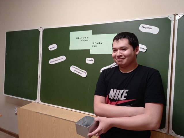 Знатоки права