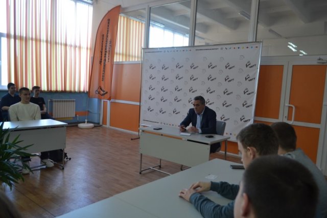 Встреча представителей студенческого сообщества Челябинского-механико-технологического техникума и директора техникума Андрея Николаевича Андрющенко 