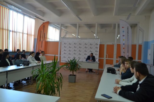 Встреча представителей студенческого сообщества Челябинского-механико-технологического техникума и директора техникума Андрея Николаевича Андрющенко 
