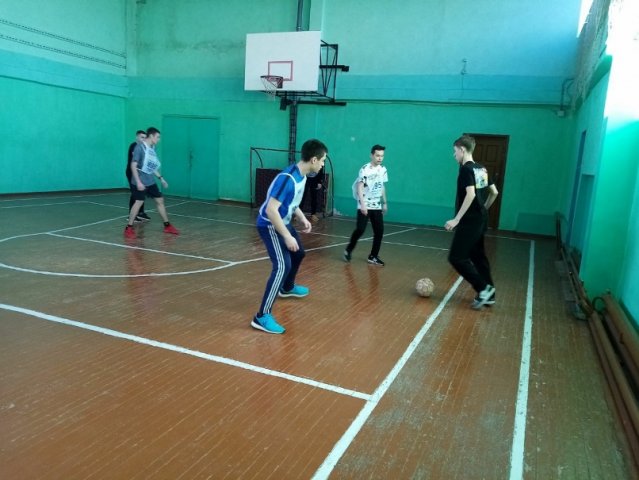 Соревнования по волейболу и футболу 