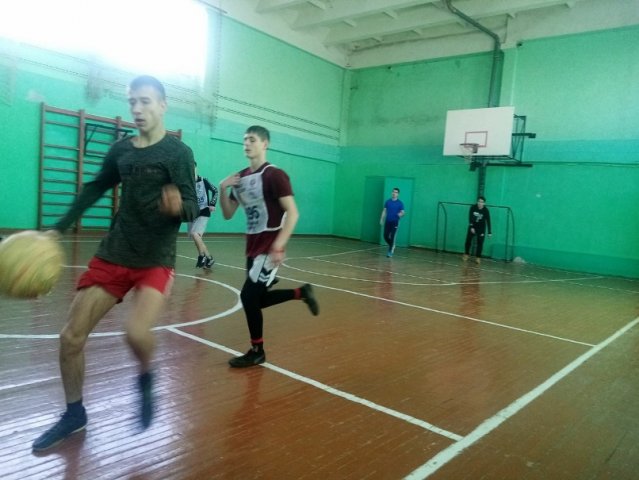 Соревнования по волейболу и футболу 