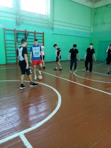Соревнования по волейболу и футболу 