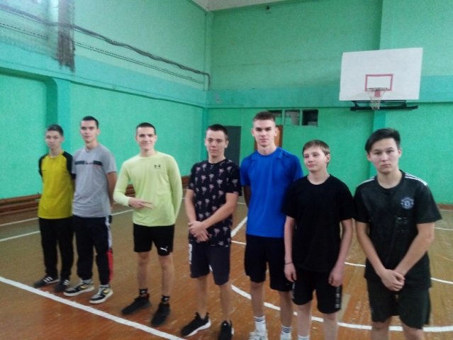 Соревнования по волейболу и футболу 