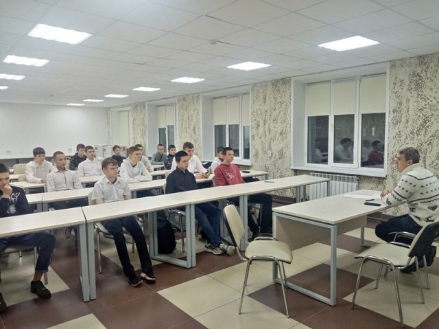 Студенты профессии "Сварщик" встретились с представителем работодателя 