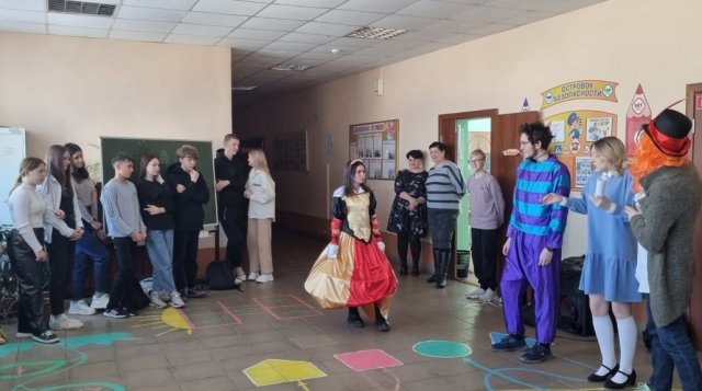  Профориетнационный квест "Алиса в стране Профессионалитета"
