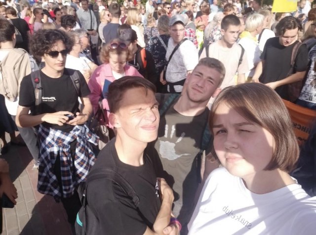 Митинг-концерт "Своих не бросаем" 