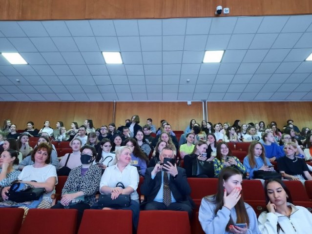 Просмотр документального фильма "ЧЕЛОВЕК ТРУДА" 