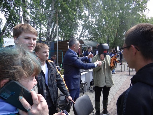 День сварщика 