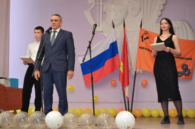 Торжественная церемония вручения дипломов о среднем профессиональном образовании 